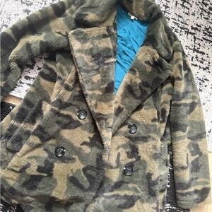 Faux Fur Camo Double-Breasted Coat - Olive green & Black womens size medium